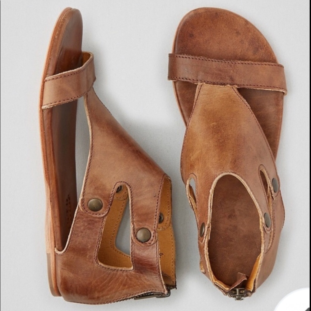 BNWOT stylish tan brown sandals